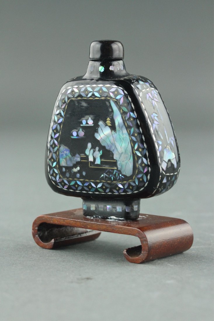 Chinese Fine Lacquer Pearl Snuff Bottle 19th C. (1 of 2)