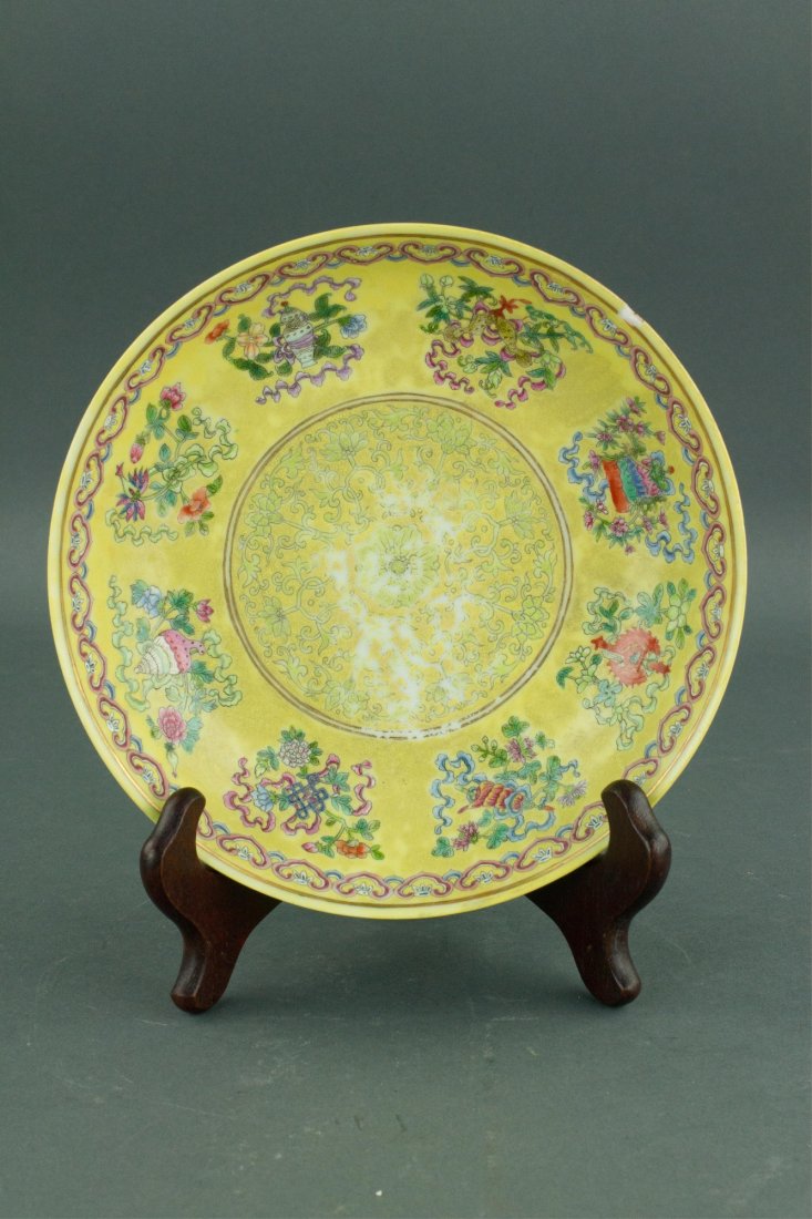Chinese Yellow Ground Porcelain Plate Guangxu MK (1 of 6)