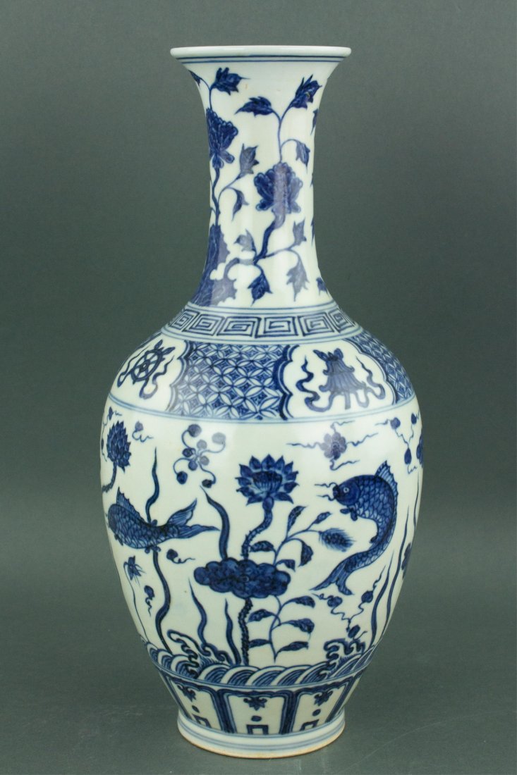 Chinese BW Underglazed Porcelain Vase Zhengde MK (1 of 9)