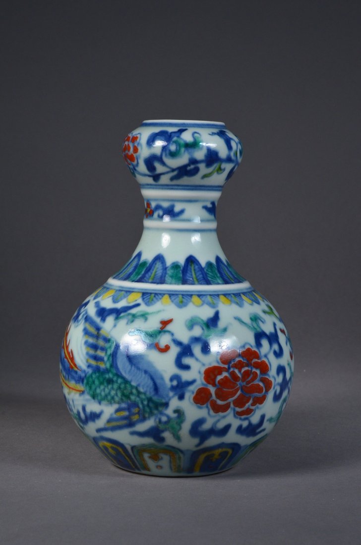 Chinese Doucai Garlic Bulb Vase Yongzheng Mark (1 of 5)