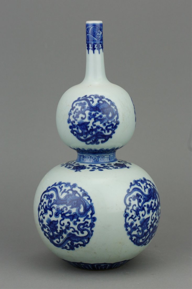 Chinese BW Double Gourd Porcelain Vase Qianlong Mk (1 of 10)