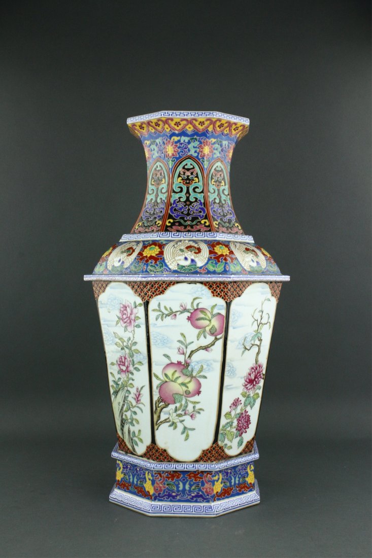 Chinese Famille Rose Porcelain Vase Yongzheng MK (1 of 6)