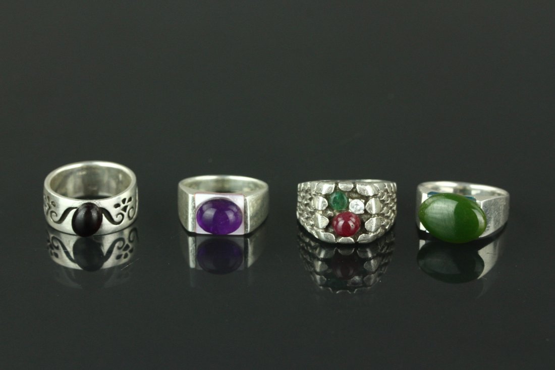 4 Pc Silver Rings Jade, Ruby, Claret, Amethyst: 925银镶宝石共四件 Four pieces of Chinese silver rings; inlaid with various coloured gemstones; with 925 mark on the interior; Ring Size: 8, 6 and 6.5, 23 gram