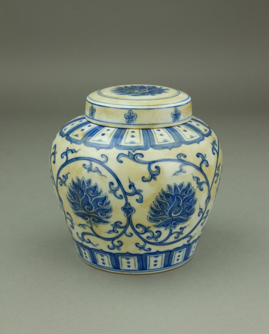 Chinese Blue & White Porcelain Jar w/ Lid Tian MK (1 of 4)