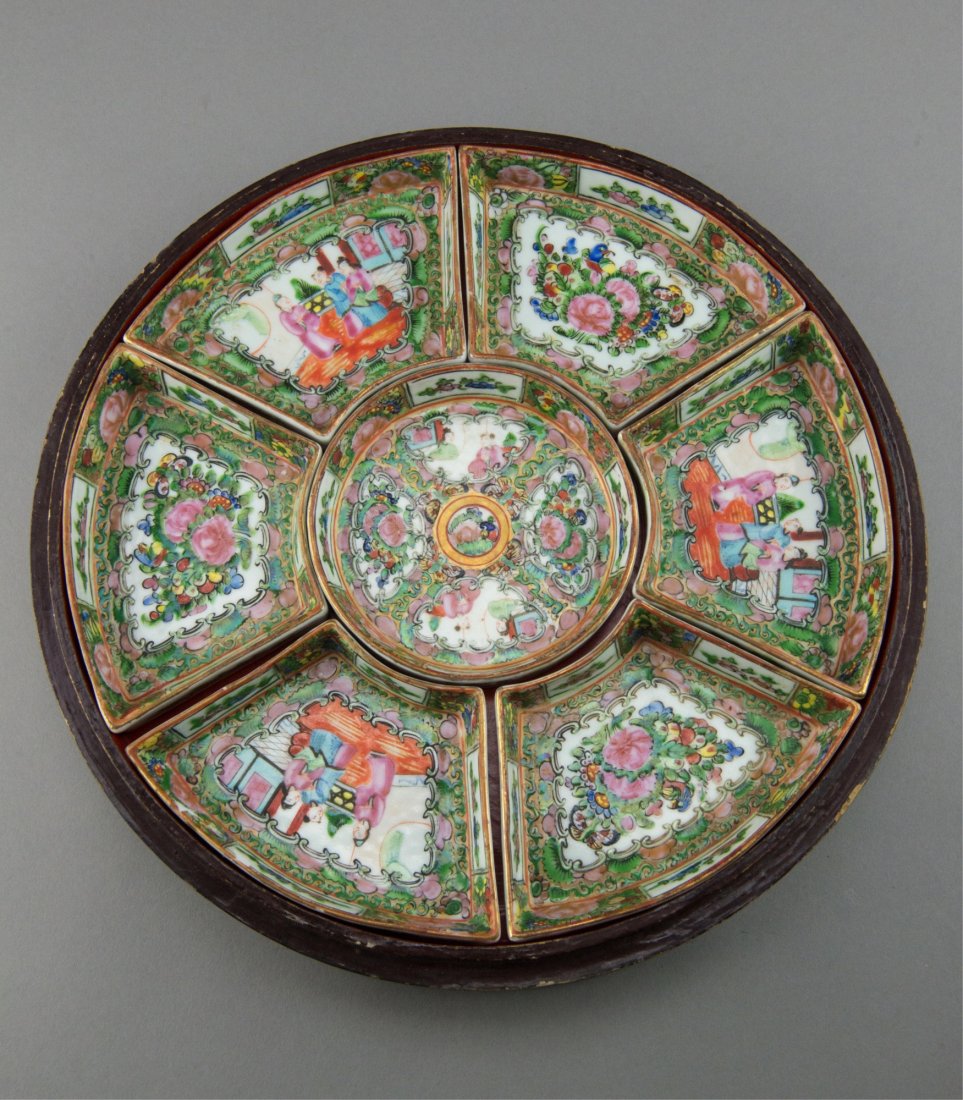 7 Pcs Qing Chinese Canton Dishes in Lacquer Box (1 of 7)