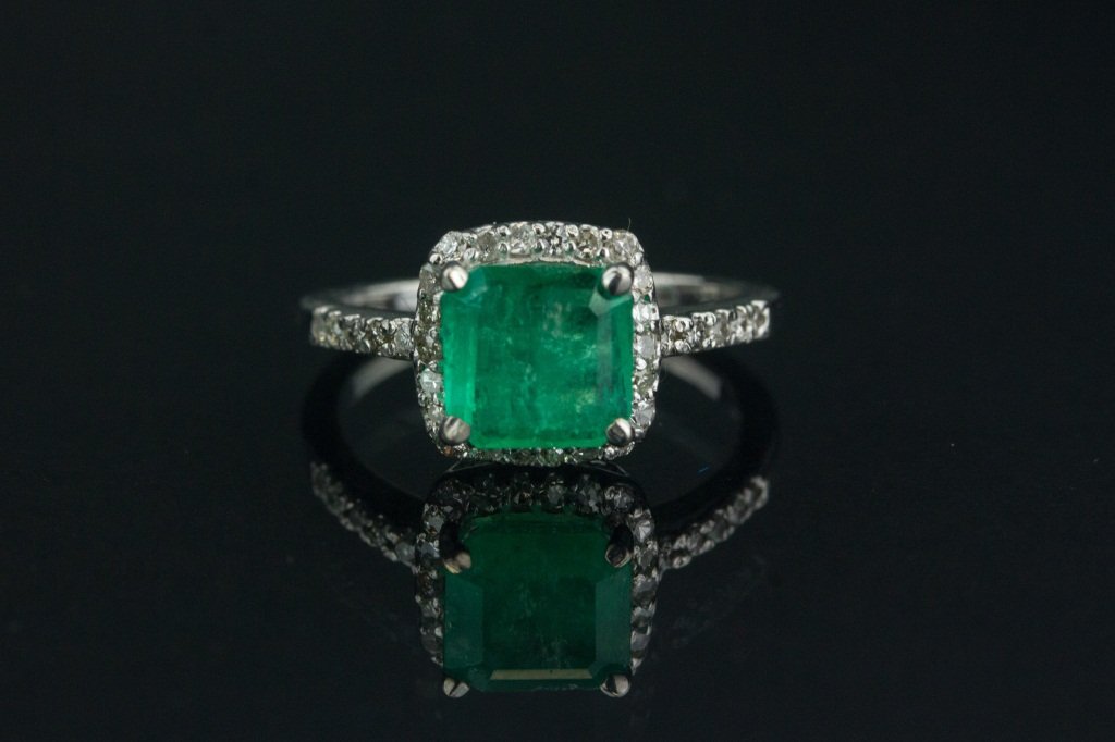 1.60 ct Emerald & Diamond Ring CRV$7129 (1 of 4)