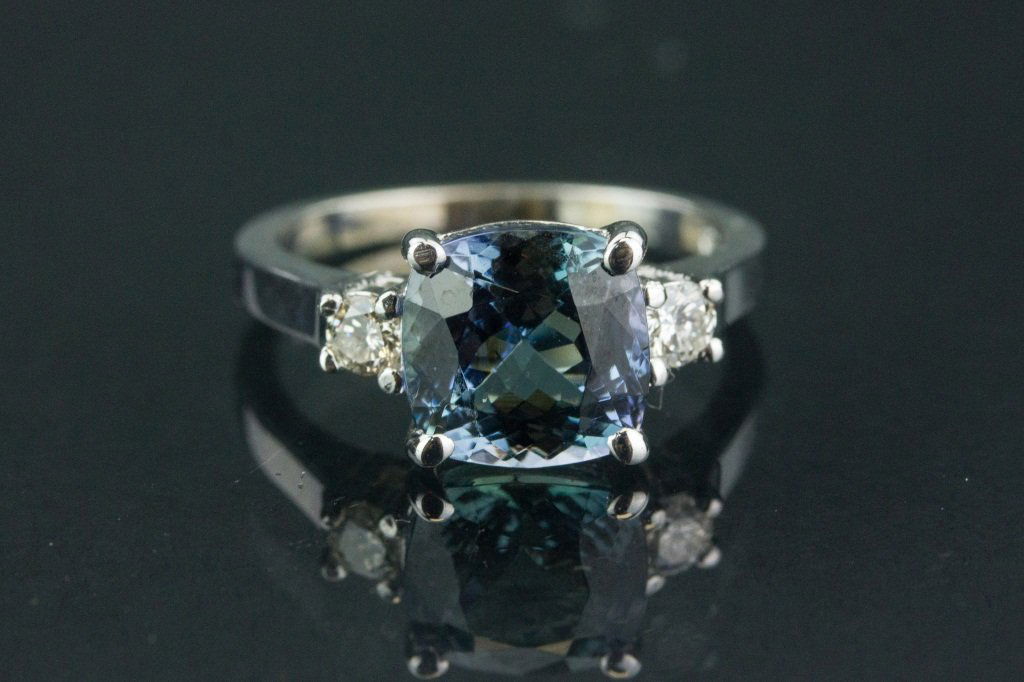 3.20ct Tanzanite & Diamond Ring CRV$8550 (1 of 4)