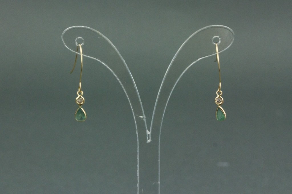 14kt Gold Alexandrite & Diamond Earrings CRV$1500 (1 of 3)