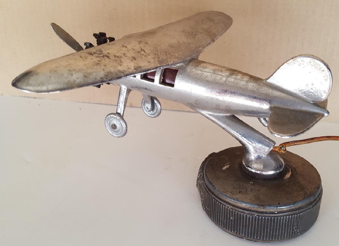 Illuminated airplane radiator mascot (1 of 3)