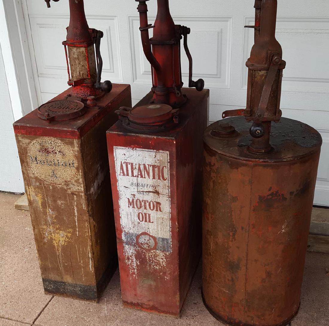 Three garage oil dispensers: Three garage oil dispensers - Mobil with detail filler cover, Atlantic, orig graphics, round unamed