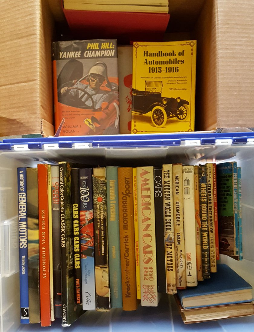 Lot of misc auto related books (1 of 1)