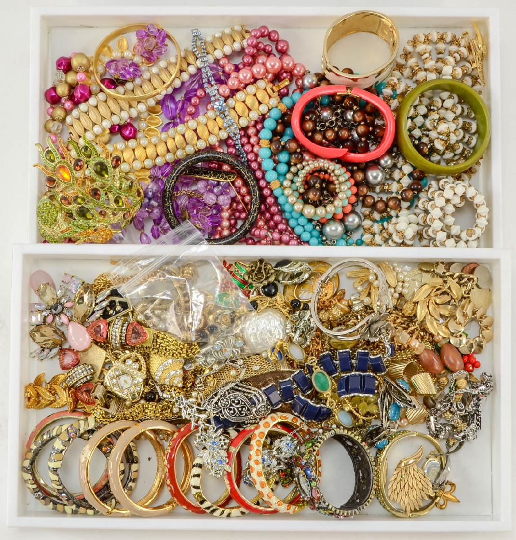 2 trays of fashion jewelry (1 of 3)
