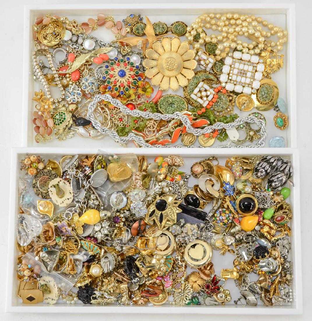 2 trays of fashion jewelry (1 of 3)