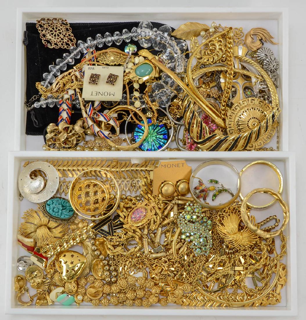 2 trays of fashion jewelry (1 of 3)
