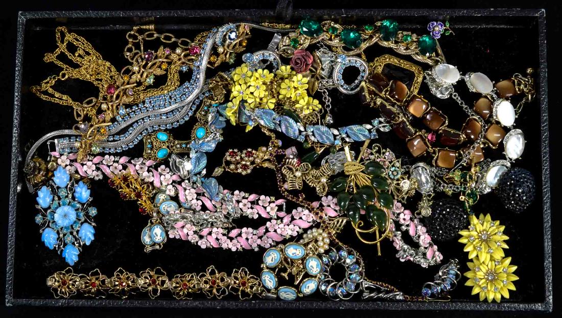 Vintage fashion jewelry group (1 of 4)