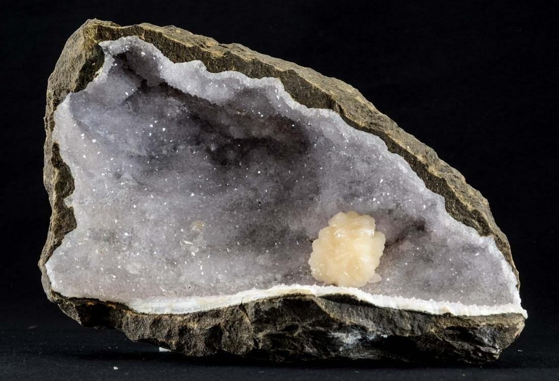 Stilbite and Okenite Geode: Ex Earth's Treasures, 2.5 kg, 22 cm x 15 cm x 11 cm. Keywords: Rock, Mineral, Specimen, Gem, Gemstone, Crystal PLEASE JOIN US LIVE AFTER THE ONLINE AUCTION! Special In-Person Wholesale and dealer auct