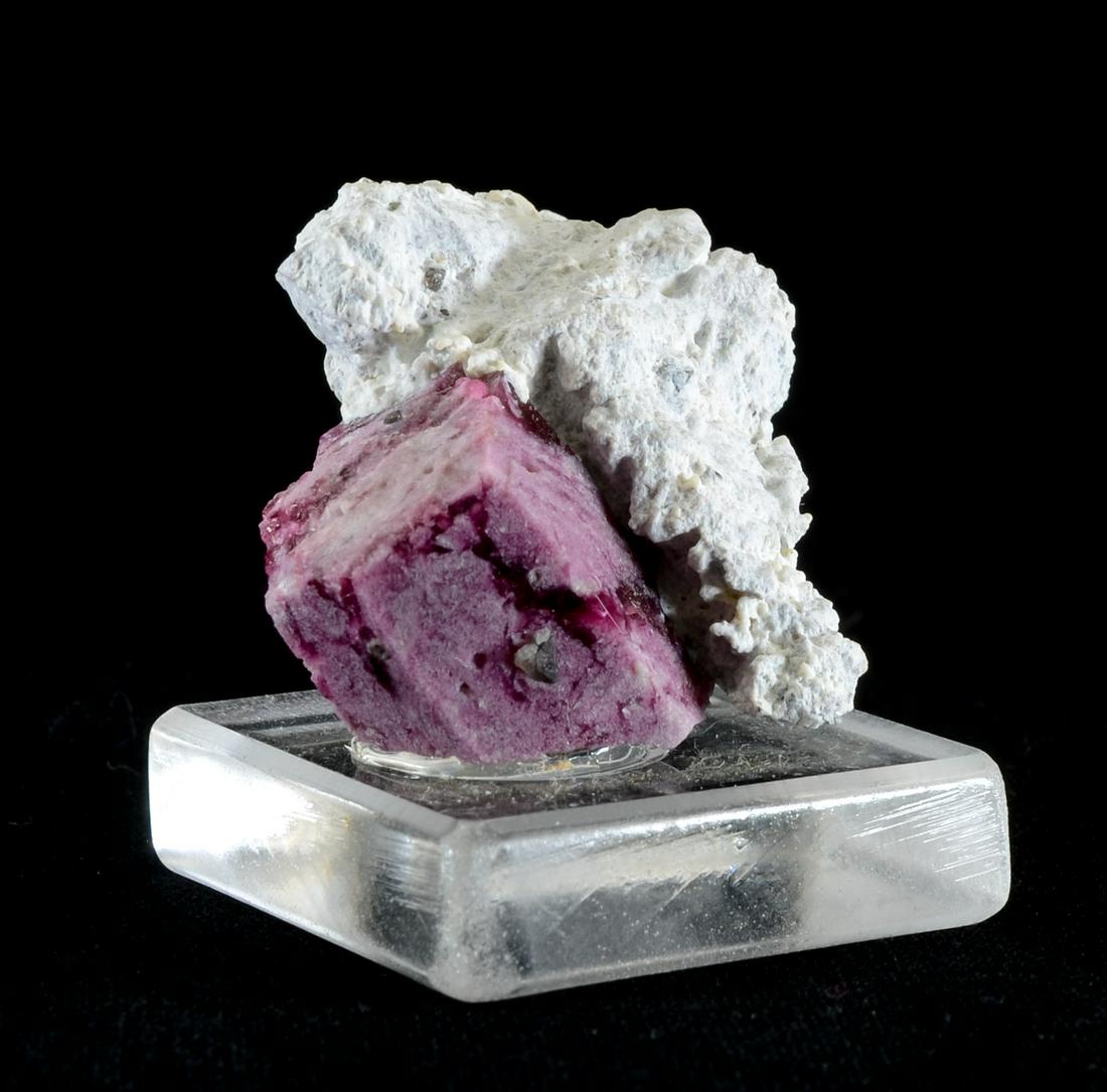 Red Beryl (Bixbite) Wah Wah Mtns.: Violet Claim, Wah Wah Mountains, Beaver Co. Utah. Crystal approximately 15 mm x 12 mm. Keywords: Rock, Mineral, Specimen, Gem, Gemstone, Crystal, PLEASE JOIN US LIVE AFTER THE ONLINE AUCTION! Special 