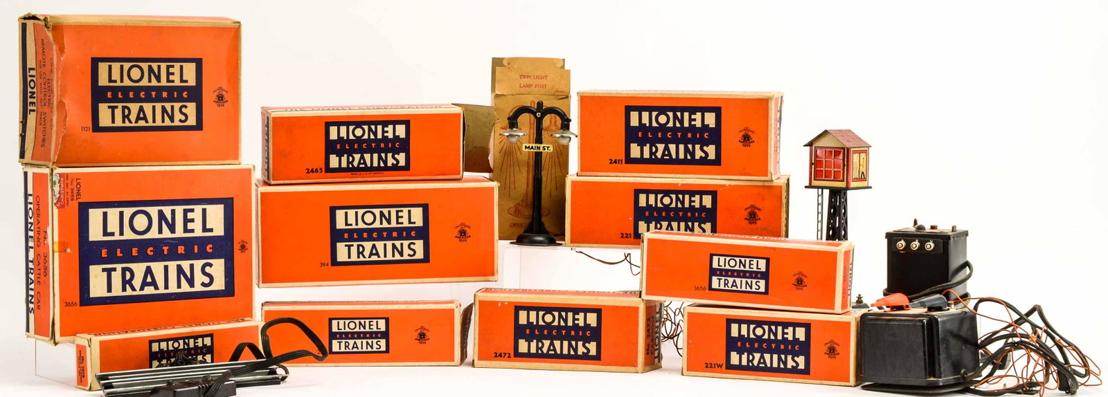 Lionel Prewar Model Train Set: Lionel O Gauge Model Train Set with original Boxes. Estate-fresh to market. Includes 221 Adriatic Locomotive with 221W New York Central Whistle Tender, 2411 Flat Car, 2465 Tank Car, 3656 Operating Cat