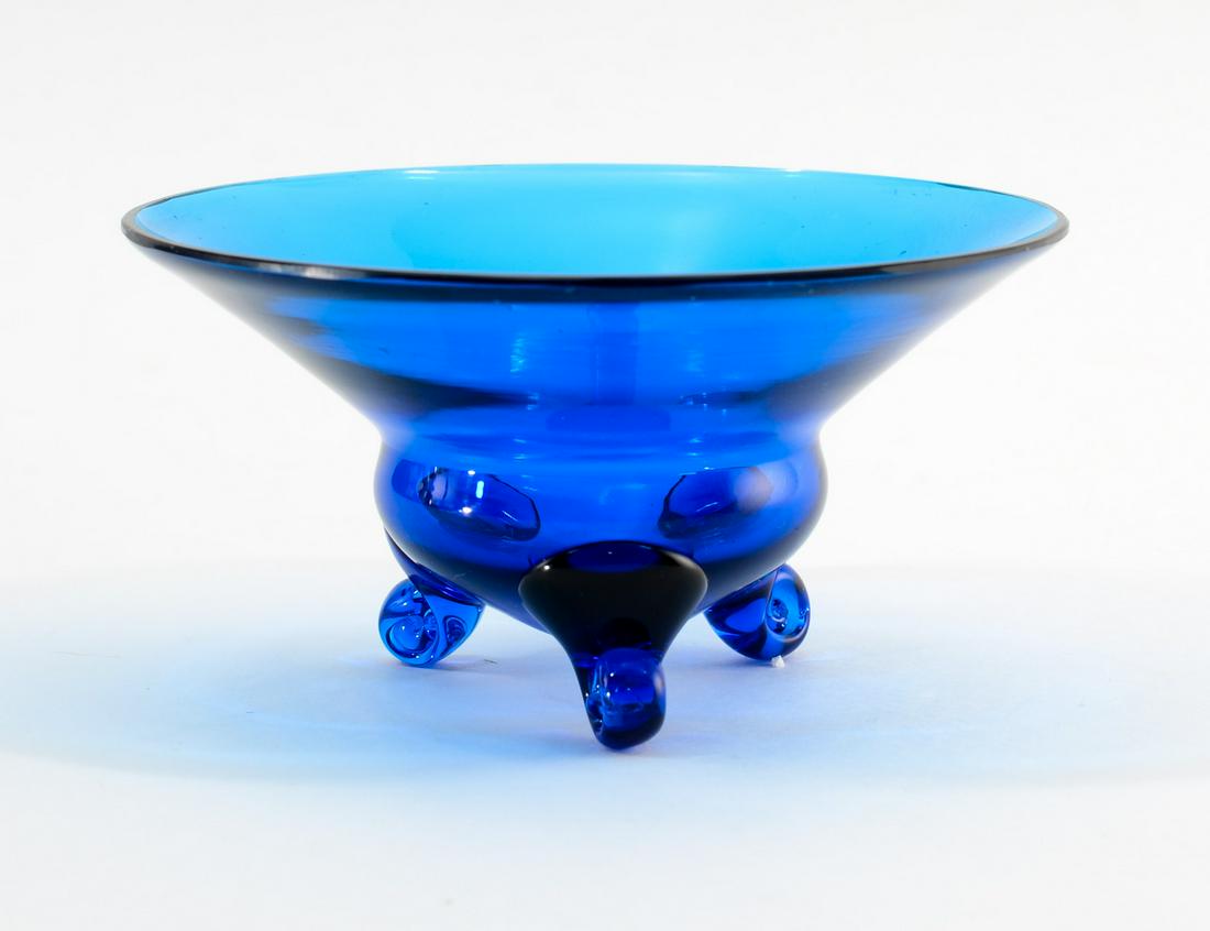 Signed F. Carder Steuben: Hand-Blown Glass finger bowl or open salt with applied feet. Cobalt or Flemish Blue Color. Ground and hand polished rim. Hand Signed Steuben and F. Carder on bottom. age appropriate shelf wear to feet