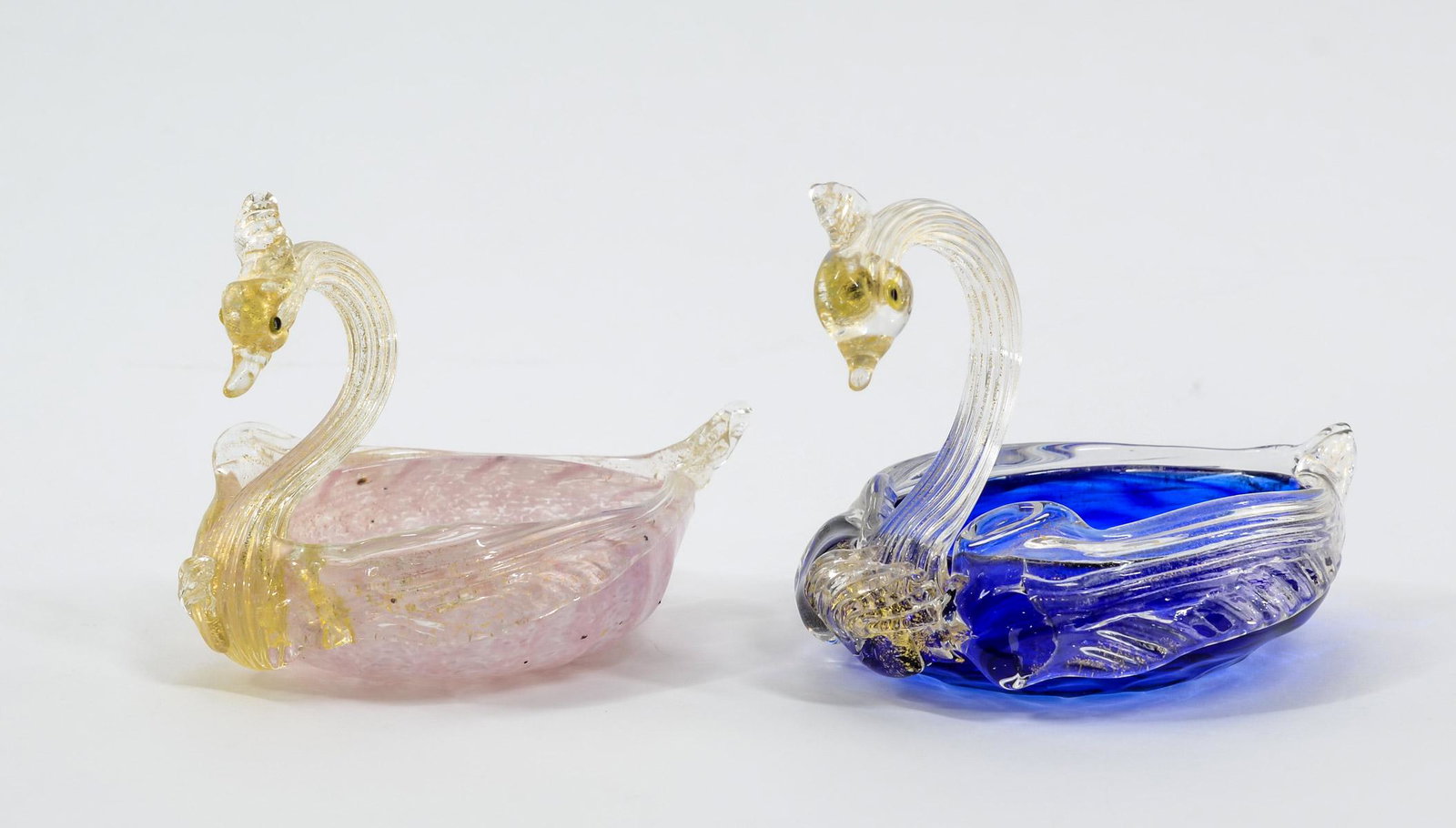 2 Venetian Glass Swan Open Salts: Two Venetian Glass Swan form open salts. One is pink / gold, the other is cobalt / gold. 3" high x 2 5/8" wide x 3 5/8" long. Excellent condition. Keywords: Salt Cellar, Salt Dip, Italian, Art Glass, 