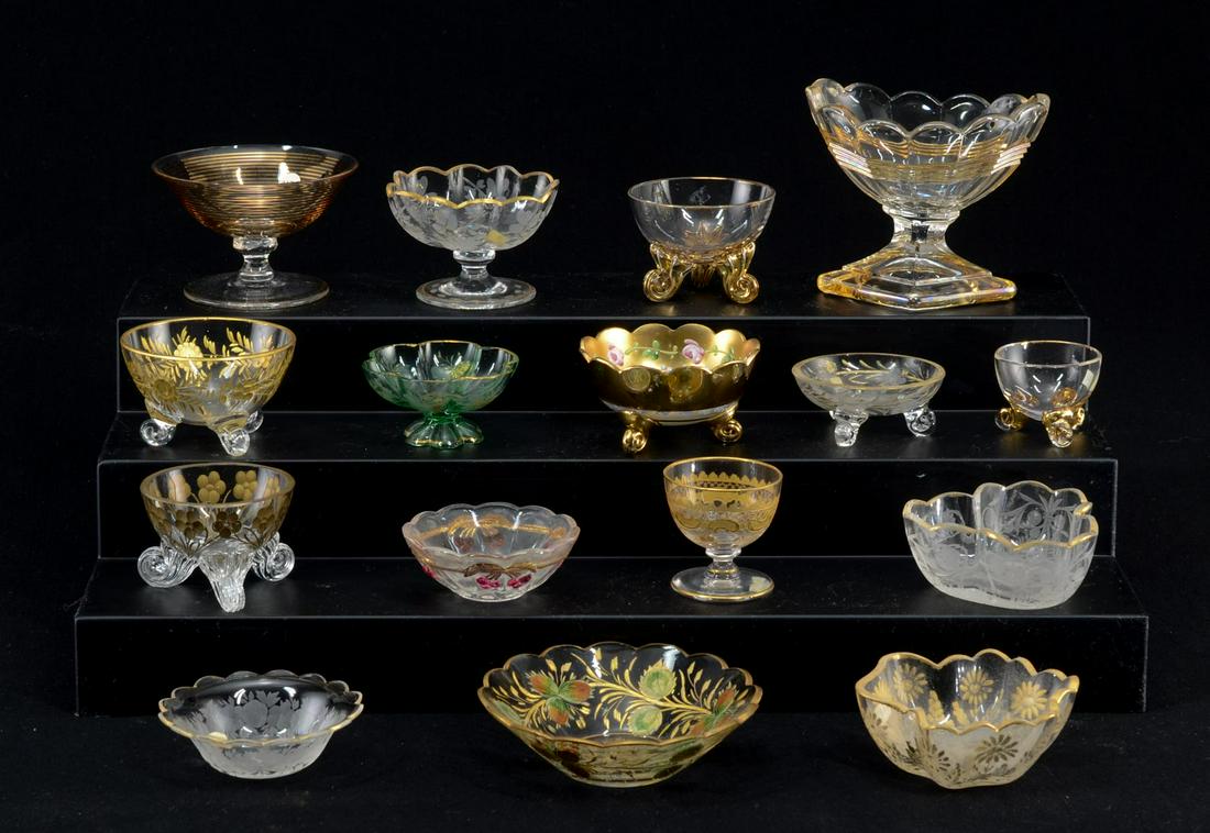 16 Gilt Glass and Crystal Open Salts: Sixteen gilt glass and crystal open salts. Various patterns and shapes. All appear to be in good condition, some having gilt wear, some minor chips and nicks may be present. Keywords: Salt Cellar, Sal