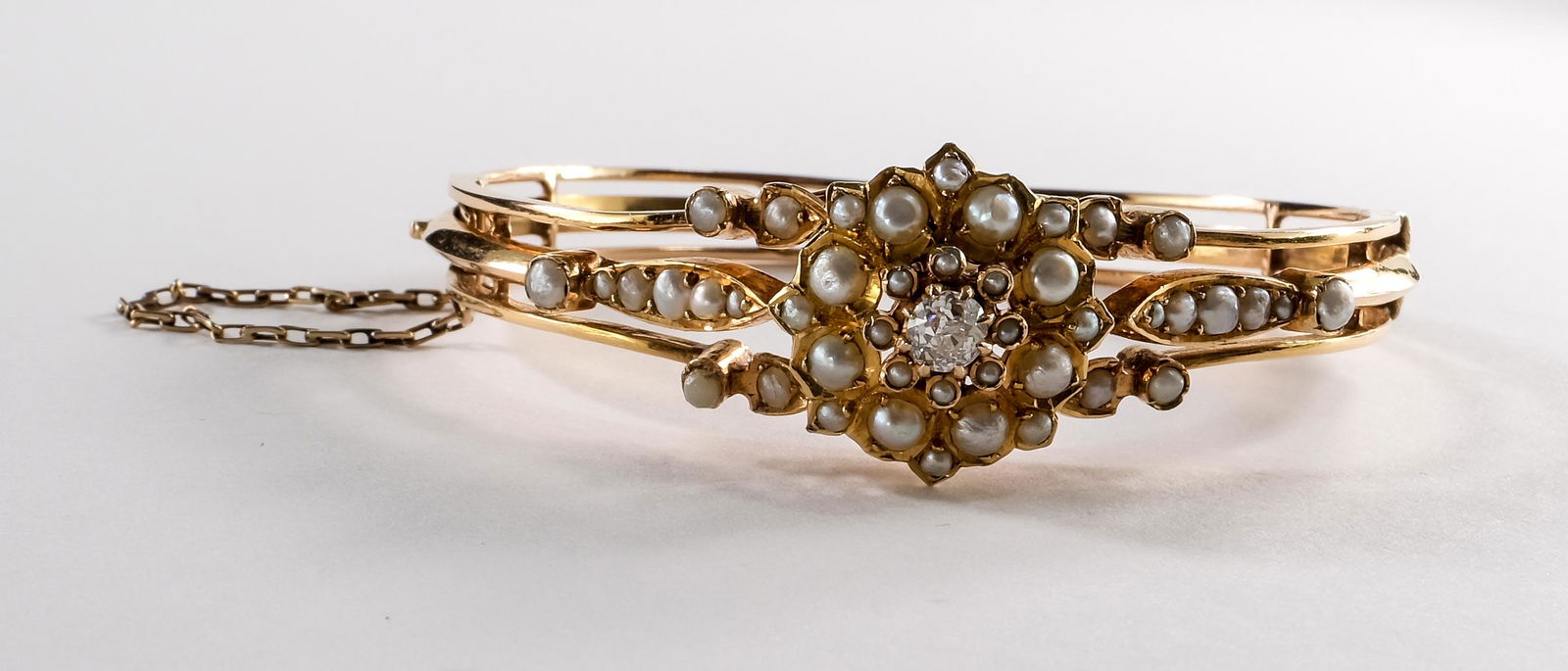 Ladies 18k Diamond & Seed Pearl Bracelet (1 of 3)