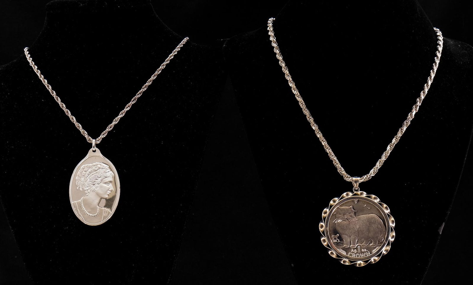 2 Silver pendant necklaces (1 of 6)