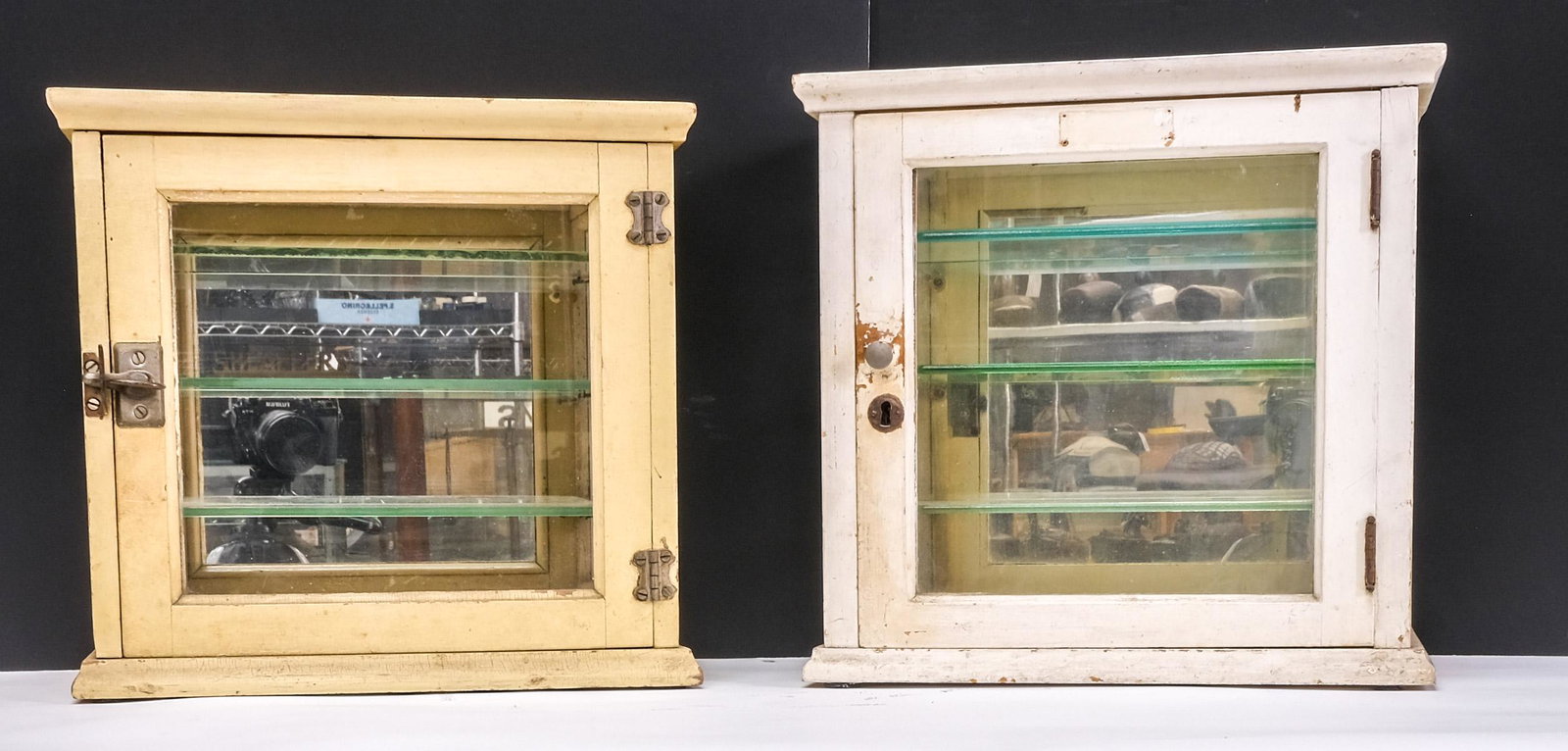 2 Small Counter Top Display Cabinets (1 of 3)