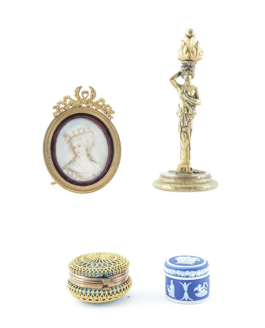 4 pieces - Antique Smalls: Four antique smalls. 1 miniature portrait painting of a lady with powdered and coifed hair. British or French, ca. late 18th century. Signed "Lesret" or "Lesney". In brass-color metal frame and cloth 