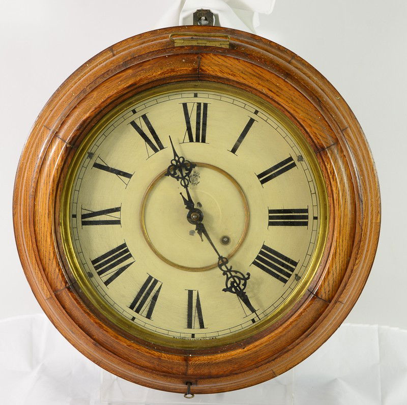 Waterbury Oak Cased Gallery Clock: Original, excellent condition and finish. 18" dia, 5" Deep