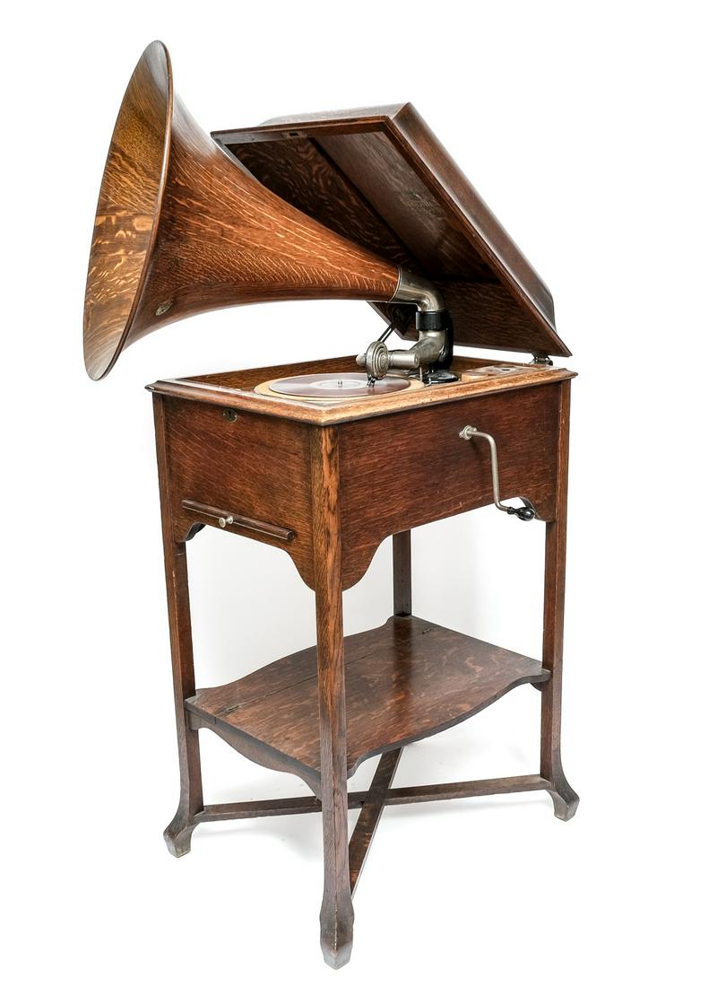 Victor VV XXV Schoolhouse Disc Phonograph: Type A model disc player commonly referred to as the "Schoolhouse Victor". Circa 1917-1925. Serial # 19358. Tested, works. Unit features a pull out drawer at front and a hinged shelf below that for st