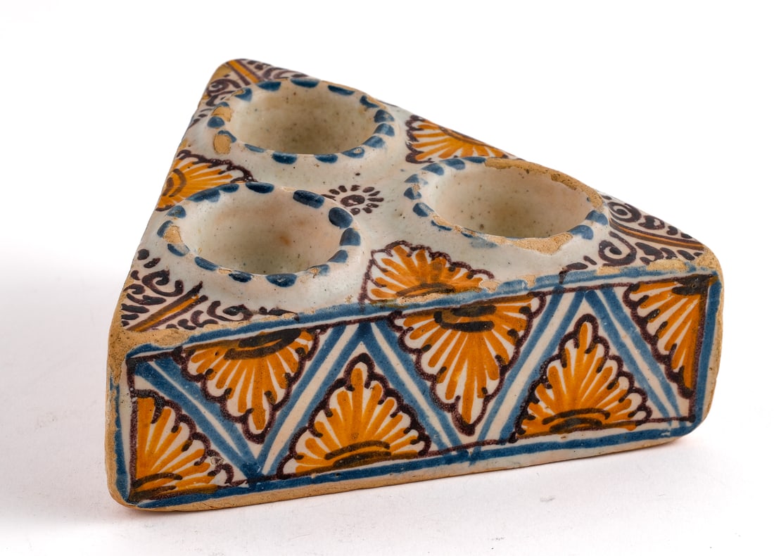 A Spanish Tin Glazed 3 part Salt Cellar (1 of 4)