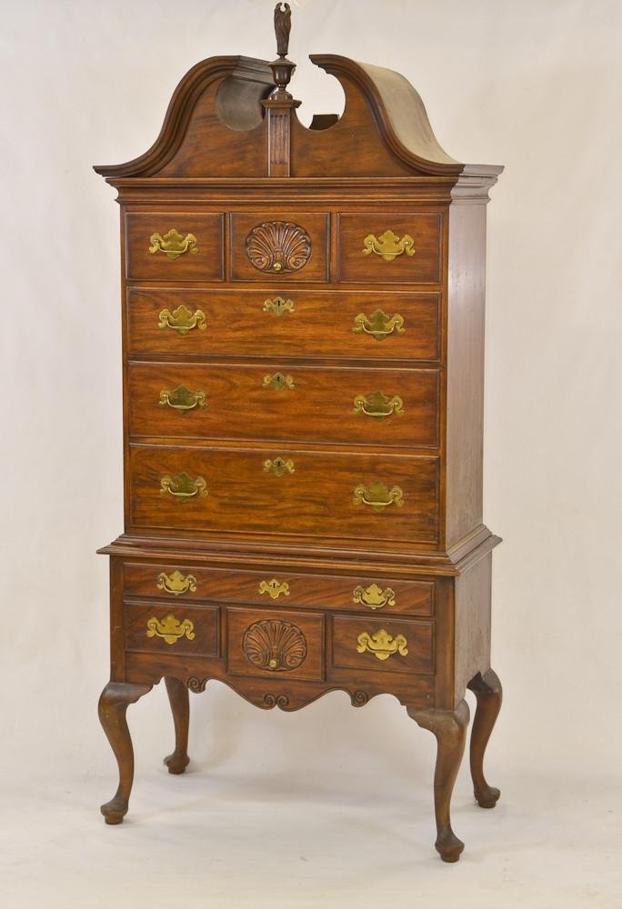 Henkle Harris Queen Anne bonnet top highboy mahogany: Virginia Galleries, solid mahogany, excellent condition, 20th century, 90" H (top of finial) x 42" W x 22" D