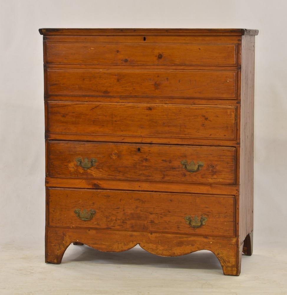 Country Pine lift top Blanket chest: Old hardware, scalloped apron, old finish, overall good. 43.5" H x 38" W x 18.5" D