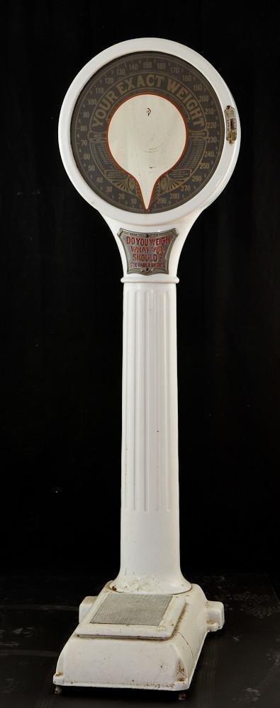 Mills Novelty Cast Iron lollipop coin op scale: Key Present, back cover of face present, lower small cover missing, Front plaque original, minor mirror loss. This scale works, but the staff here at nest egg swear the it is over by at least ten poun