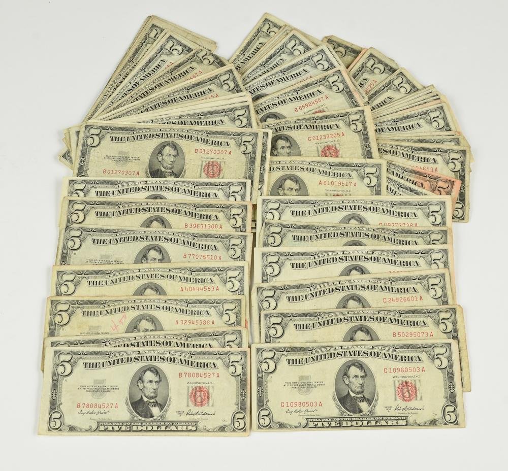 76 pcs: Series of 1953 $5 Notes: a total face value of $360 in this US paper Currency lot. Almost all Series of 1953 five dollar United States bank notes with one or two 1934 notes. Red and Blue seals, plus a Star Note or two. All Ci