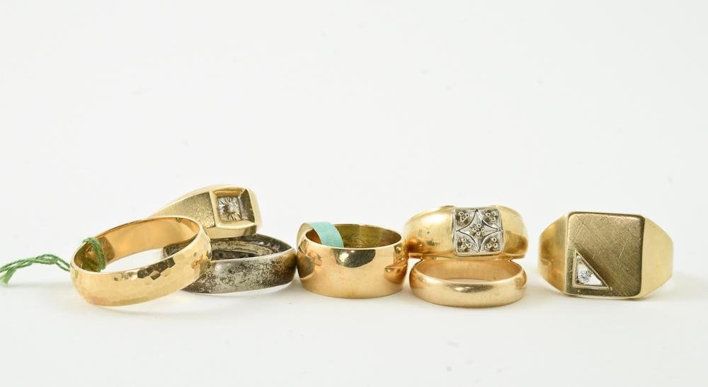 14K and 10K mens & Ladies Gold Rings: Wedding bands, small diamond chips, etc. lot consists of four 14K rings (over 14 dwt / 22g) and two 10K gold rings (over 9.5g / 6 dwt) normal wear to rings.