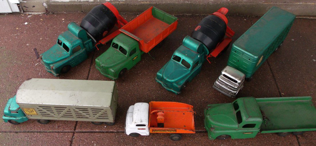 14 Structo tin toy trucks (1 of 2)