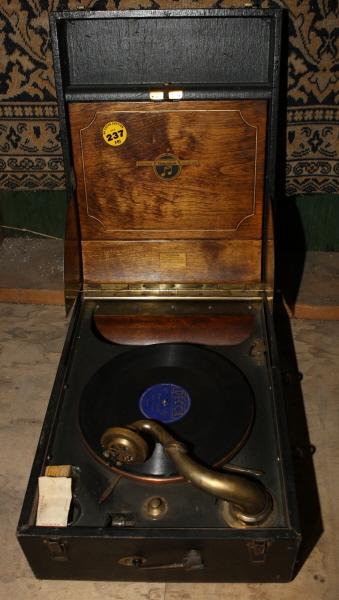 Columbia record player, suitcase model, works: Columbia record player, suitcase model, working