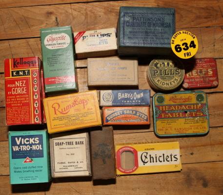 Lot of pill boxes & pill tins: Lot of pill boxes & pill tins