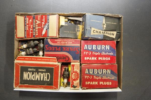 Box of spark plugs, Auburn & Champion: Box of spark plugs, Auburn & Champion