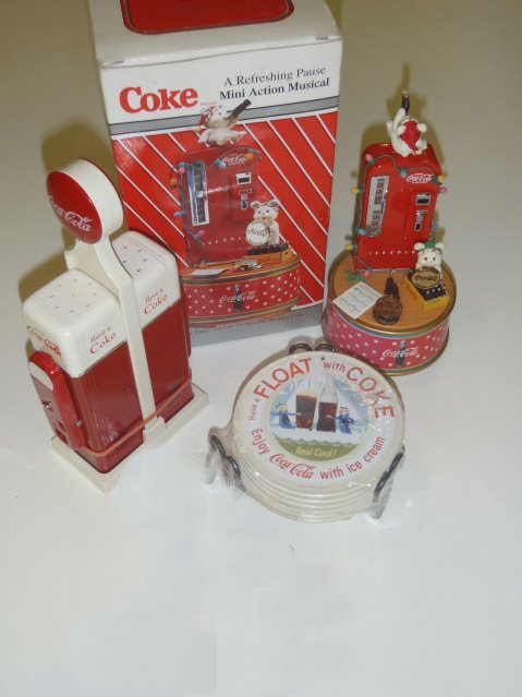 coca cola salt & pepper, coaster & music box: coca cola vendo 44 salt & pepper shakers, coaster set and music box