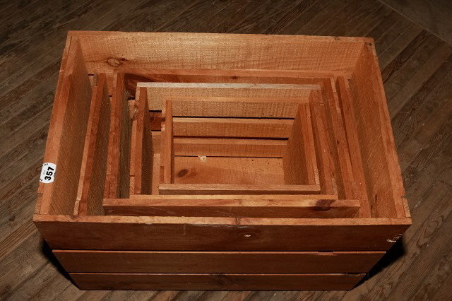 Lot of wooden crates: Lot of wooden crates