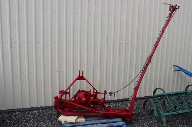 RED SICKLE MOWER: RED SICKLE MOWER