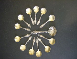 Sterling berry set: 13 pieces with sig of Wise and Son