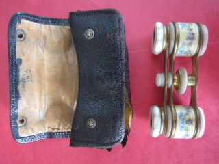 Pair of opera glasses w/ carring case, porcelain: Pair of opera glasses w/ carring case and flowered porcelain barrels