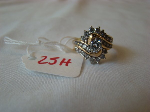 LADIES 14KT YELLOW GOLD AND DIAMOND COCKTAIL RING