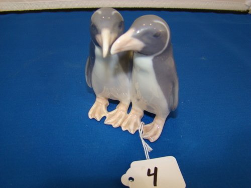 ROYAL COPENHAGEN DOUBLE PENGUIN FIGURINE: ROYAL COPENHAGEN DOUBLE PENGUIN FIGURINE Approx 4" tall,#1190 first quality, excellent condition, buyer arranges shipping, we can recommend local shipper.