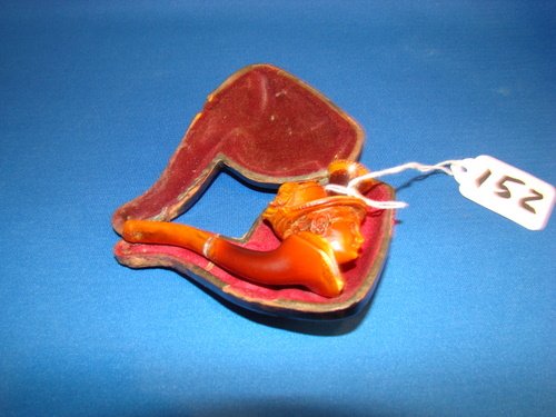 ANTIQUE MEERSCHAUM PIPE OF AN ARISTOCRAT: In original case, approx. 4" long, with slight damage, shipping fee will be added to invoice.