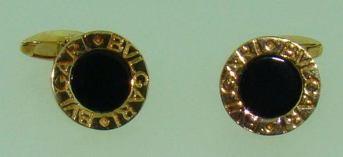 18KT GOLD BVLGARI MENS CUFFLINKS: Approx. .75" in diameter, 18kt Gold weighing approx. 9 dwt, shipping fee will be added to invoice.
